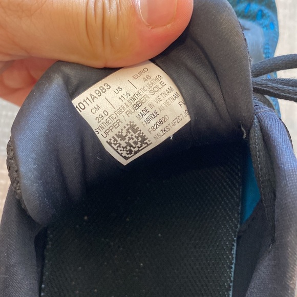 ASICS 11.5 - Picture 3 of 3